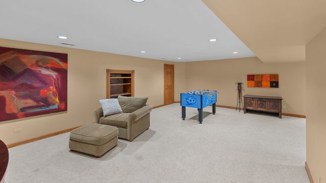 18 S Wynstone Drive, North Barrington, IL 60010