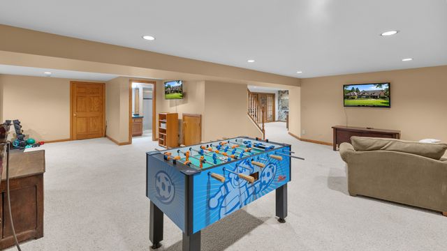 18 S Wynstone Drive, North Barrington, IL 60010
