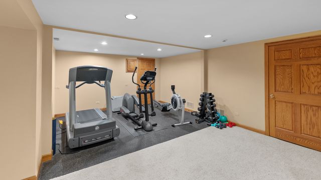 18 S Wynstone Drive, North Barrington, IL 60010