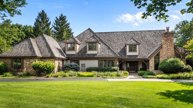 18 S Wynstone Drive, North Barrington, IL 60010