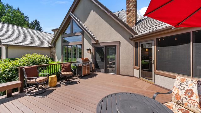 18 S Wynstone Drive, North Barrington, IL 60010