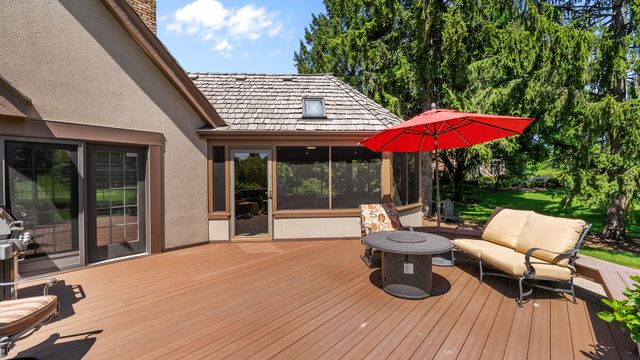 18 S Wynstone Drive, North Barrington, IL 60010