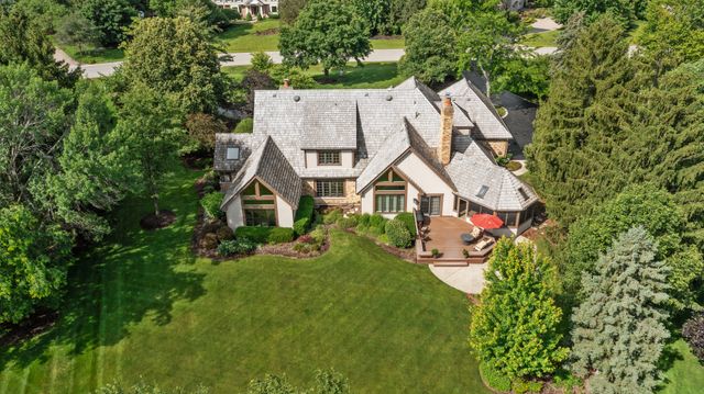 18 S Wynstone Drive, North Barrington, IL 60010