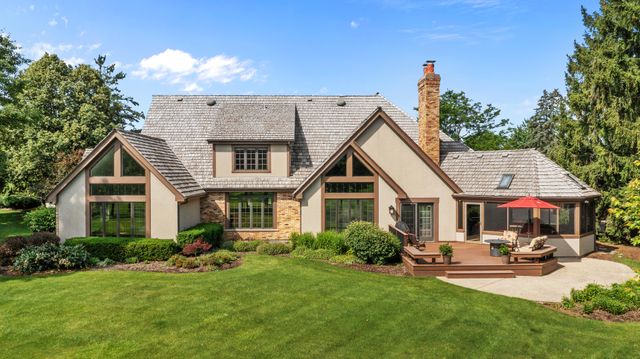 18 S Wynstone Drive, North Barrington, IL 60010