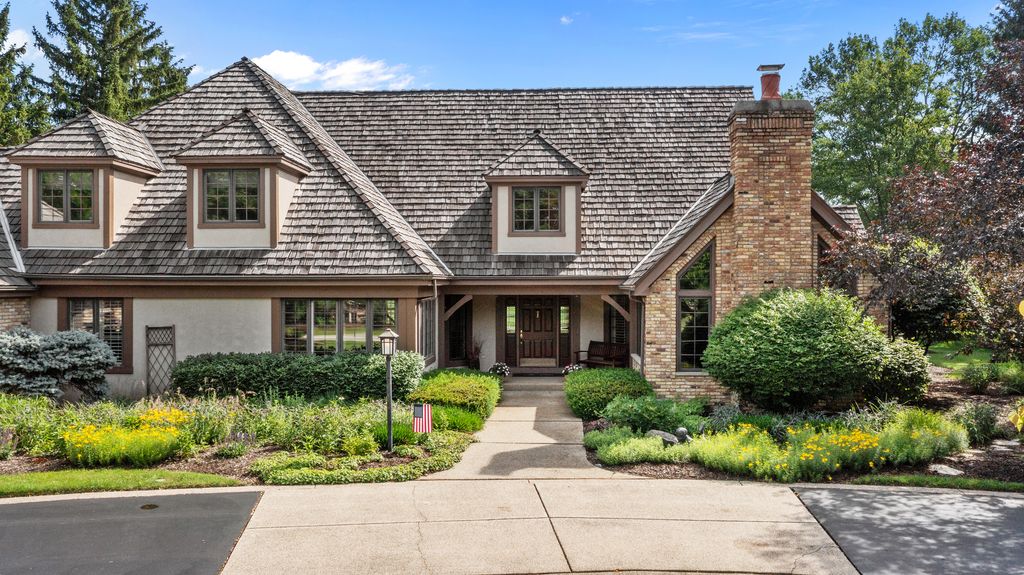18 S Wynstone Drive, North Barrington, IL 60010