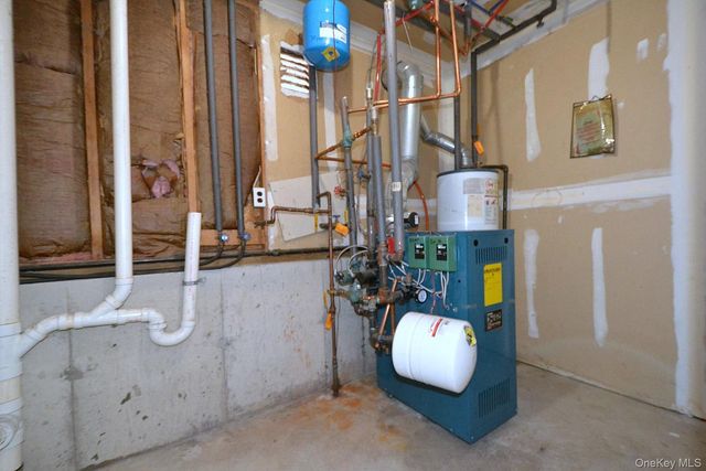 30 Apex Drive, Coram, NY 11727