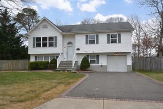 30 Apex Drive, Coram, NY 11727