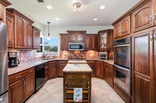 24280 SW 182nd Ave, Homestead, FL 33031