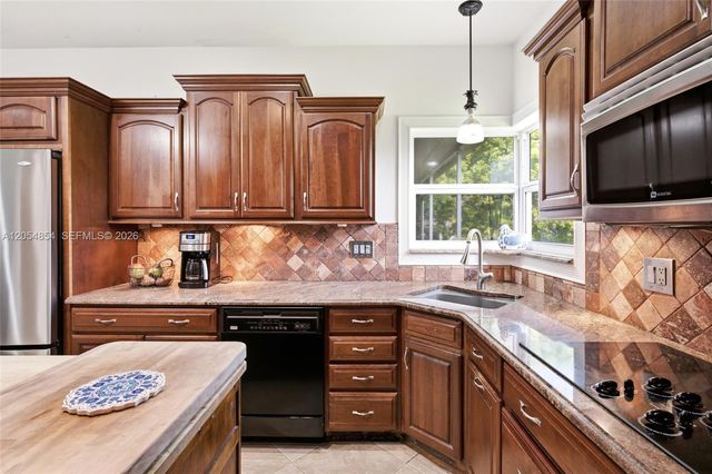 24280 SW 182nd Ave, Homestead, FL 33031