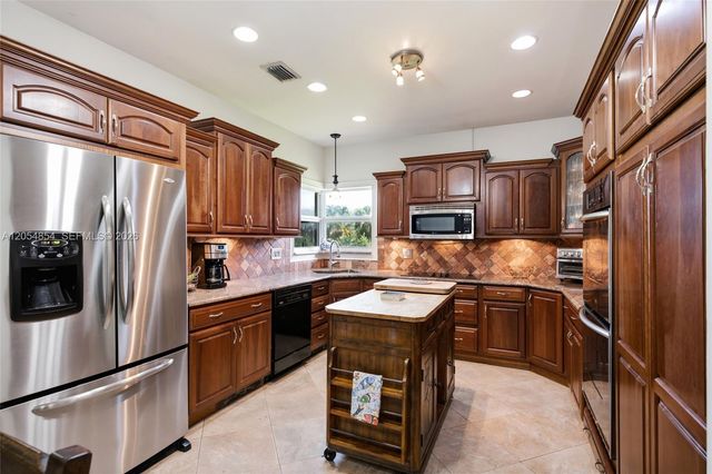 24280 SW 182nd Ave, Homestead, FL 33031