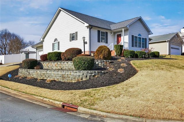 1978 Waccamaw Path, Winston-salem, NC 27127