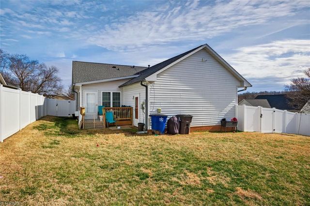 1978 Waccamaw Path, Winston-salem, NC 27127