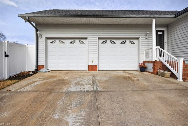 1978 Waccamaw Path, Winston-salem, NC 27127