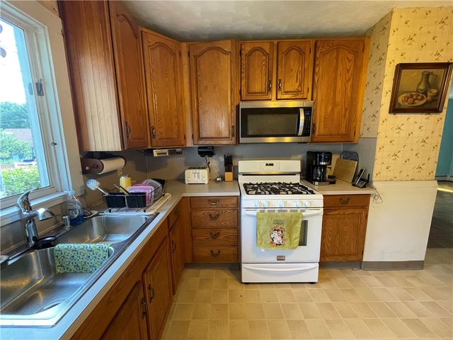 66 Sherry Avenue, Bristol, RI 02809