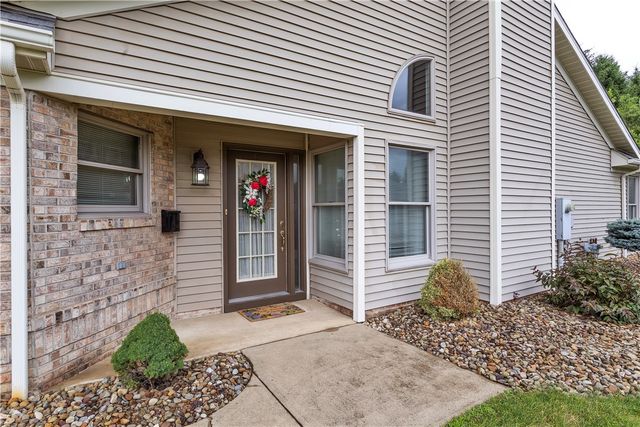1903 Hunt Club Drive, Hempfield Twp, PA 15601