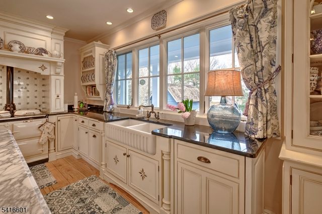 160 S Finley Ave, Bernards Twp., NJ 07920
