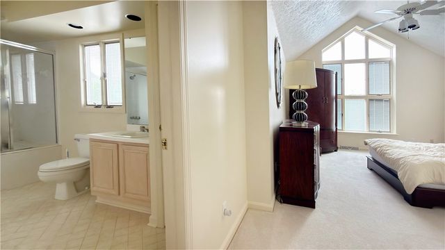 134 St Thomas Dr, Patterson Twp, PA 15010