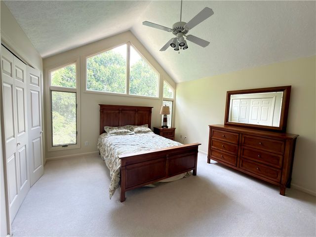 134 St Thomas Dr, Patterson Twp, PA 15010