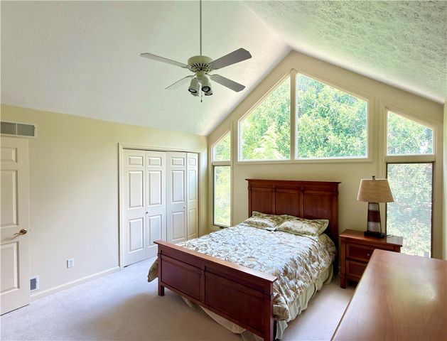 134 St Thomas Dr, Patterson Twp, PA 15010