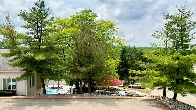 134 St Thomas Dr, Patterson Twp, PA 15010
