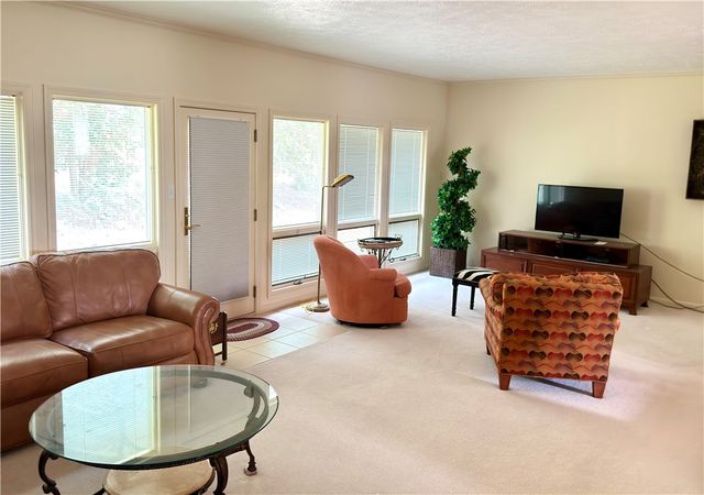 134 St Thomas Dr, Patterson Twp, PA 15010