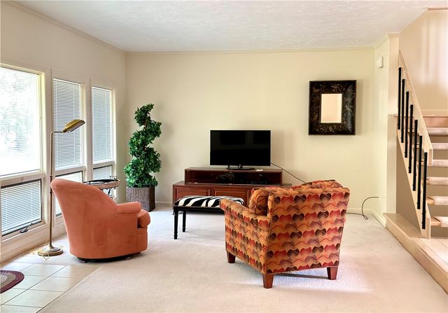 134 St Thomas Dr, Patterson Twp, PA 15010