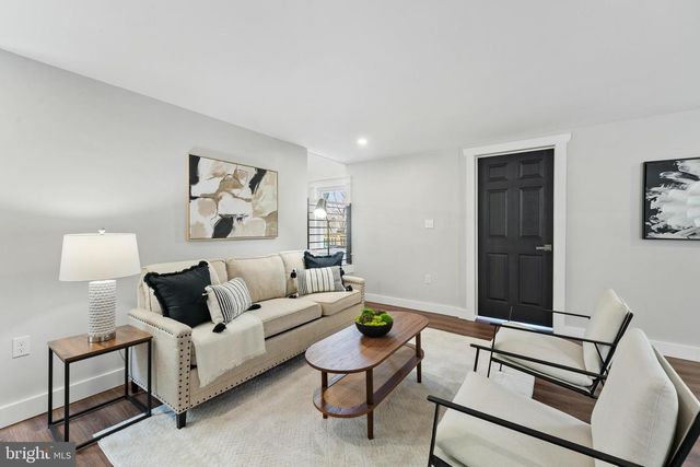 11 HELLUVA HILL LN, Glen Mills, PA 19342