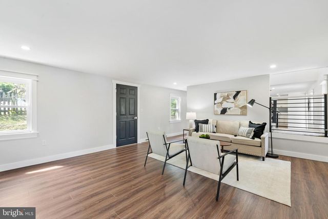 11 HELLUVA HILL LN, Glen Mills, PA 19342