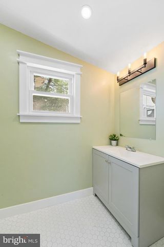 11 HELLUVA HILL LN, Glen Mills, PA 19342