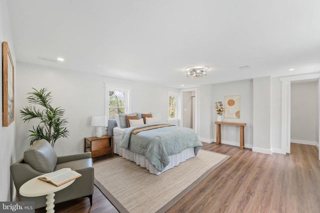 11 HELLUVA HILL LN, Glen Mills, PA 19342