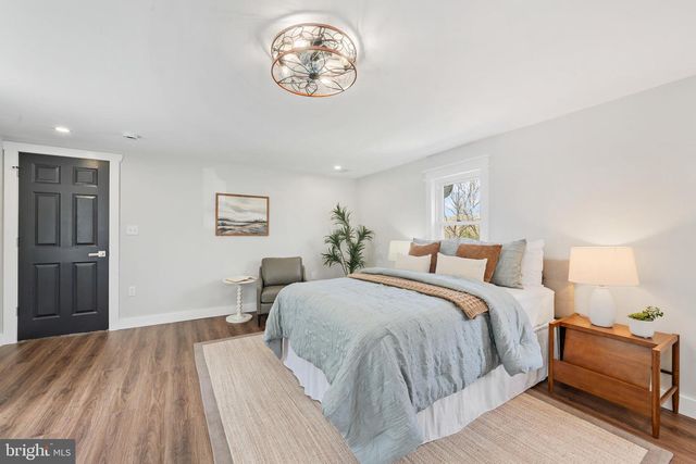 11 HELLUVA HILL LN, Glen Mills, PA 19342