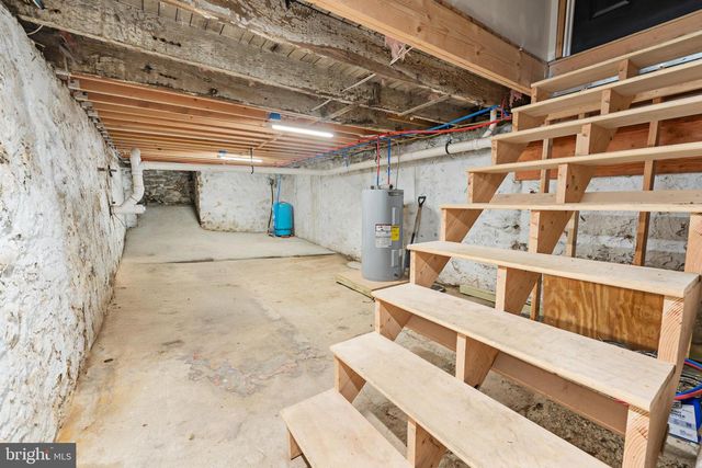 11 HELLUVA HILL LN, Glen Mills, PA 19342