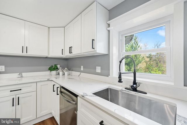 11 HELLUVA HILL LN, Glen Mills, PA 19342