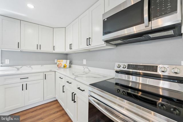 11 HELLUVA HILL LN, Glen Mills, PA 19342