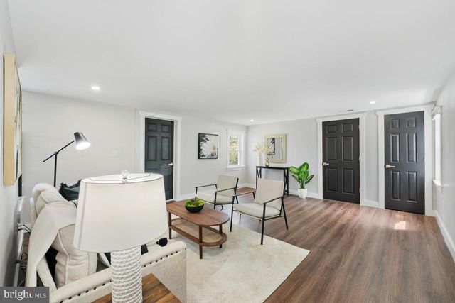 11 HELLUVA HILL LN, Glen Mills, PA 19342