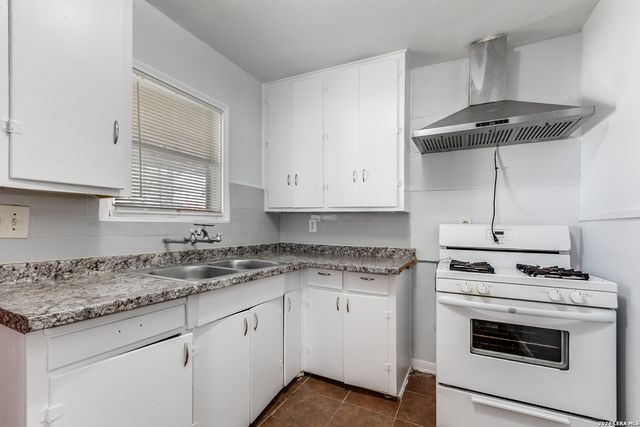 571 Kashmuir Pl, San Antonio, TX 78223