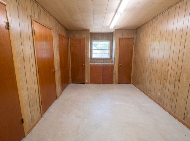 421 N 3rd Street, Jacksboro, TX 76458