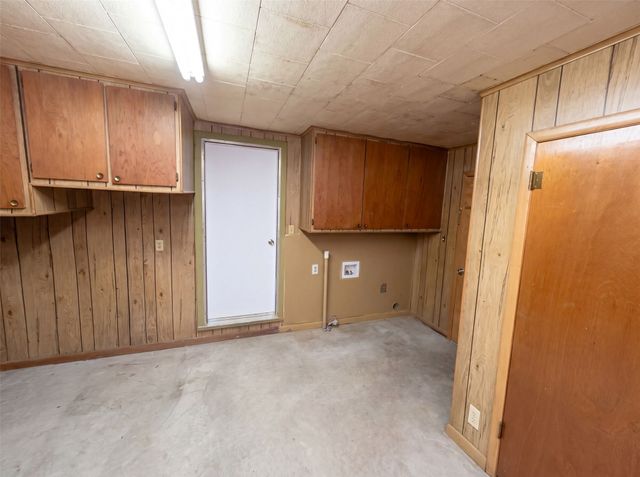 421 N 3rd Street, Jacksboro, TX 76458