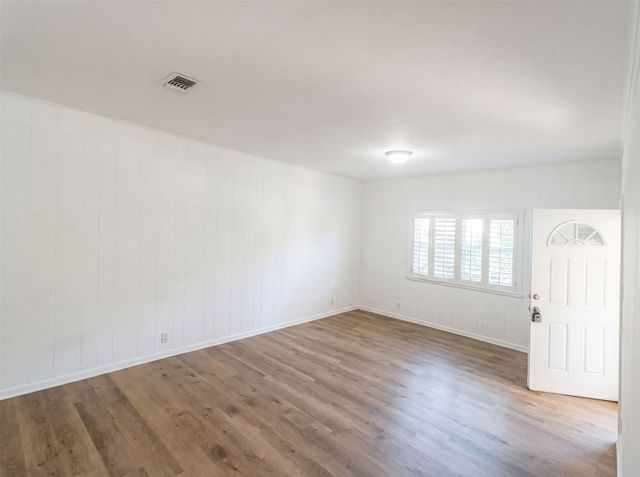 421 N 3rd Street, Jacksboro, TX 76458
