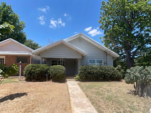 421 N 3rd Street, Jacksboro, TX 76458