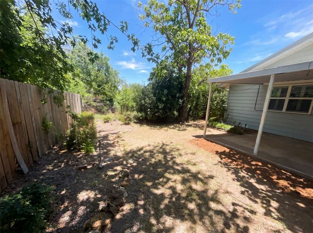 421 N 3rd Street, Jacksboro, TX 76458