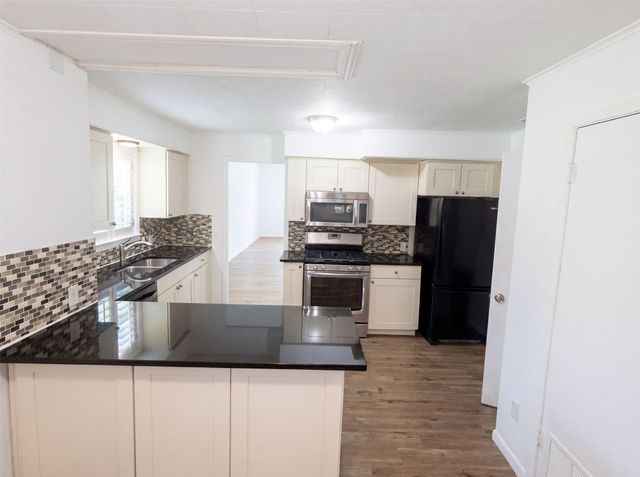 421 N 3rd Street, Jacksboro, TX 76458
