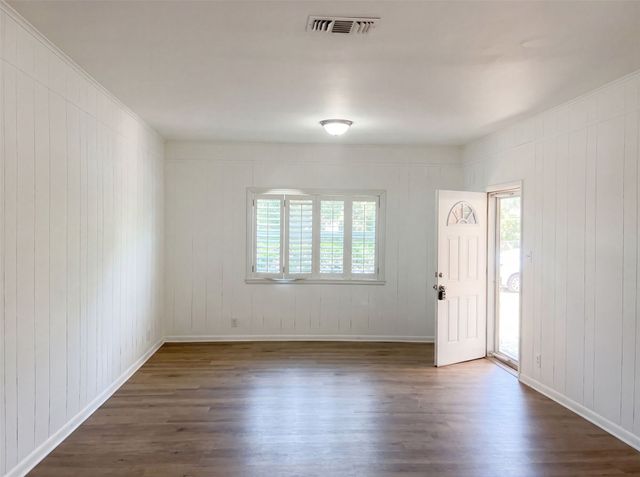421 N 3rd Street, Jacksboro, TX 76458