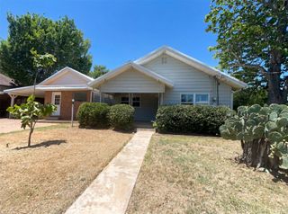 421 N 3rd Street, Jacksboro, TX 76458