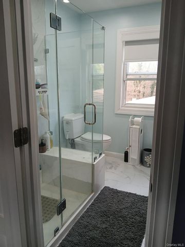 384 Singingwood Drive, Holbrook, NY 11741