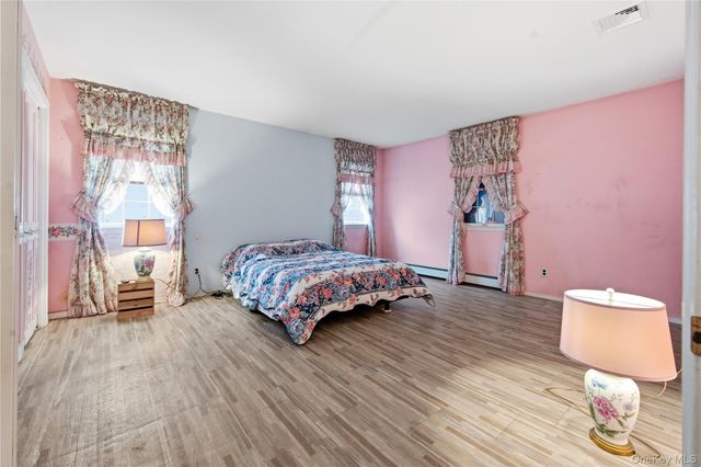 384 Singingwood Drive, Holbrook, NY 11741