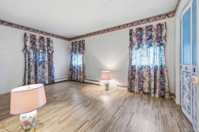 384 Singingwood Drive, Holbrook, NY 11741