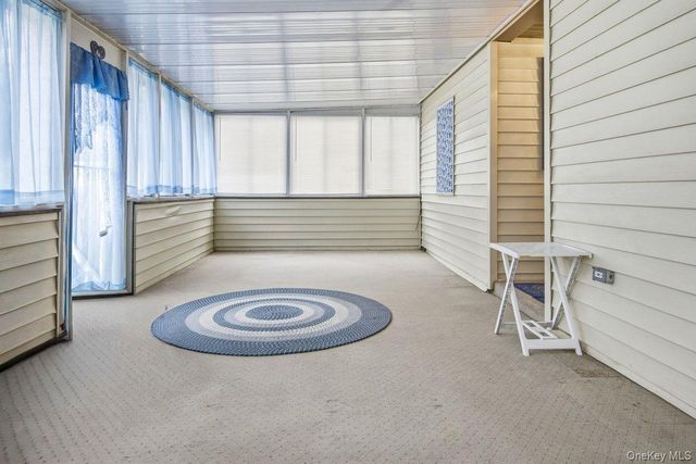 384 Singingwood Drive, Holbrook, NY 11741