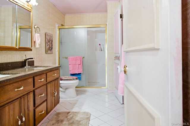 384 Singingwood Drive, Holbrook, NY 11741