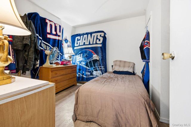 384 Singingwood Drive, Holbrook, NY 11741